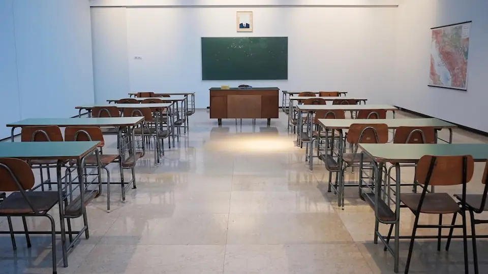 Classroom setting for teaching applications