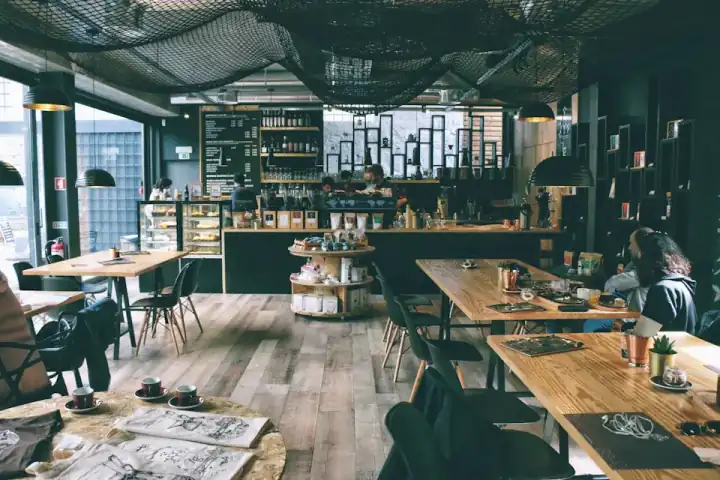 Public cafe meeting in daylight for interview safety