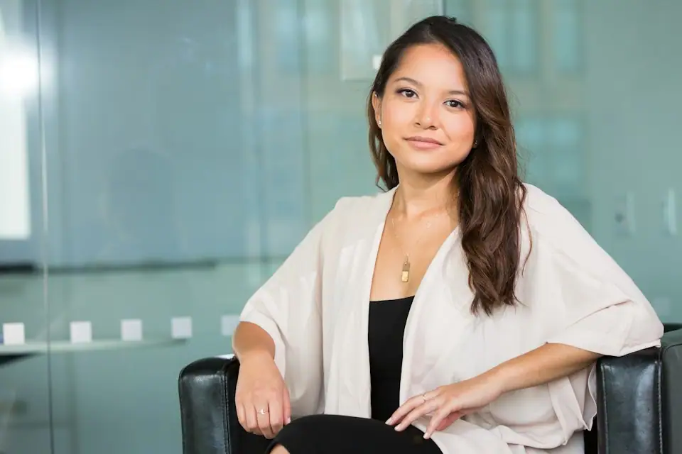 Calm workplace conversation with a brown-skinned professional